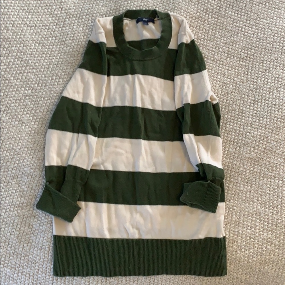 Gap sweater